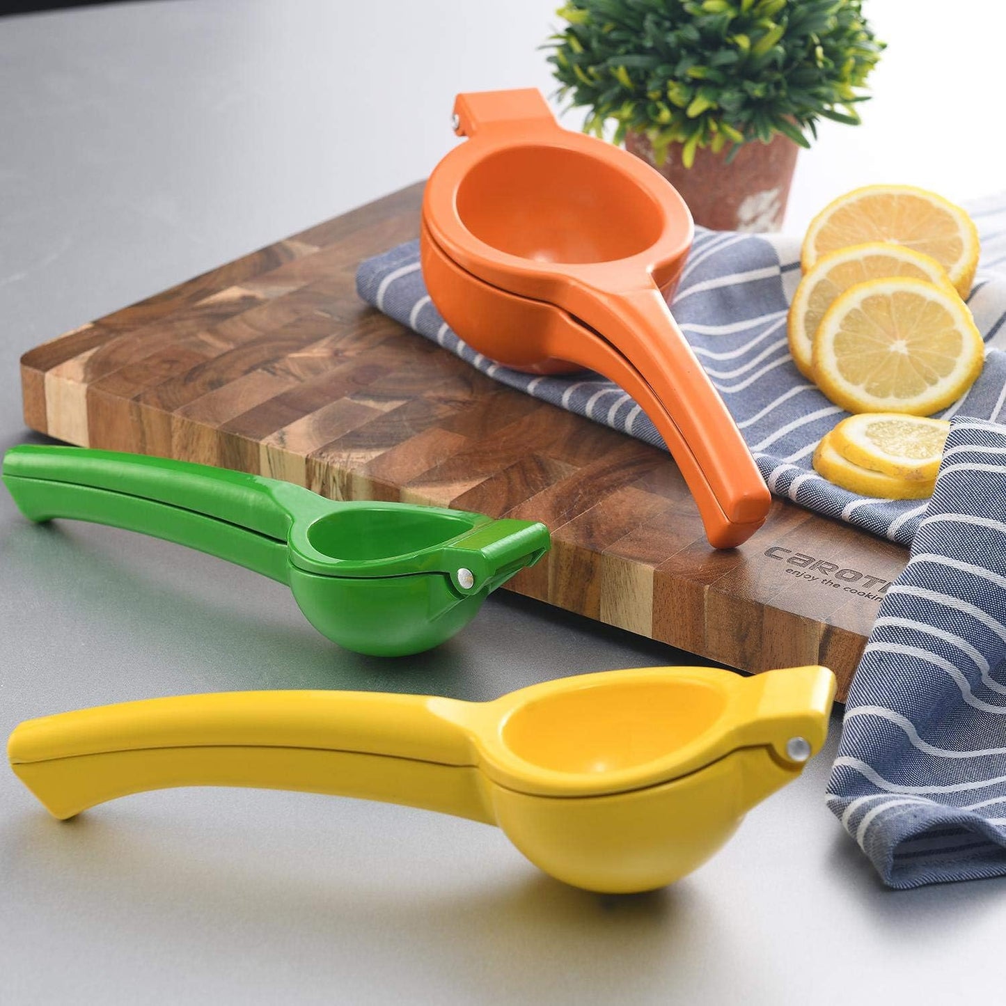 Y-ME Manual Juicer Citrus Lemon Squeezer, Fruit Juicer Lime Press Metal, Professional Hand Juicer Kitchen Tool(Yellow)