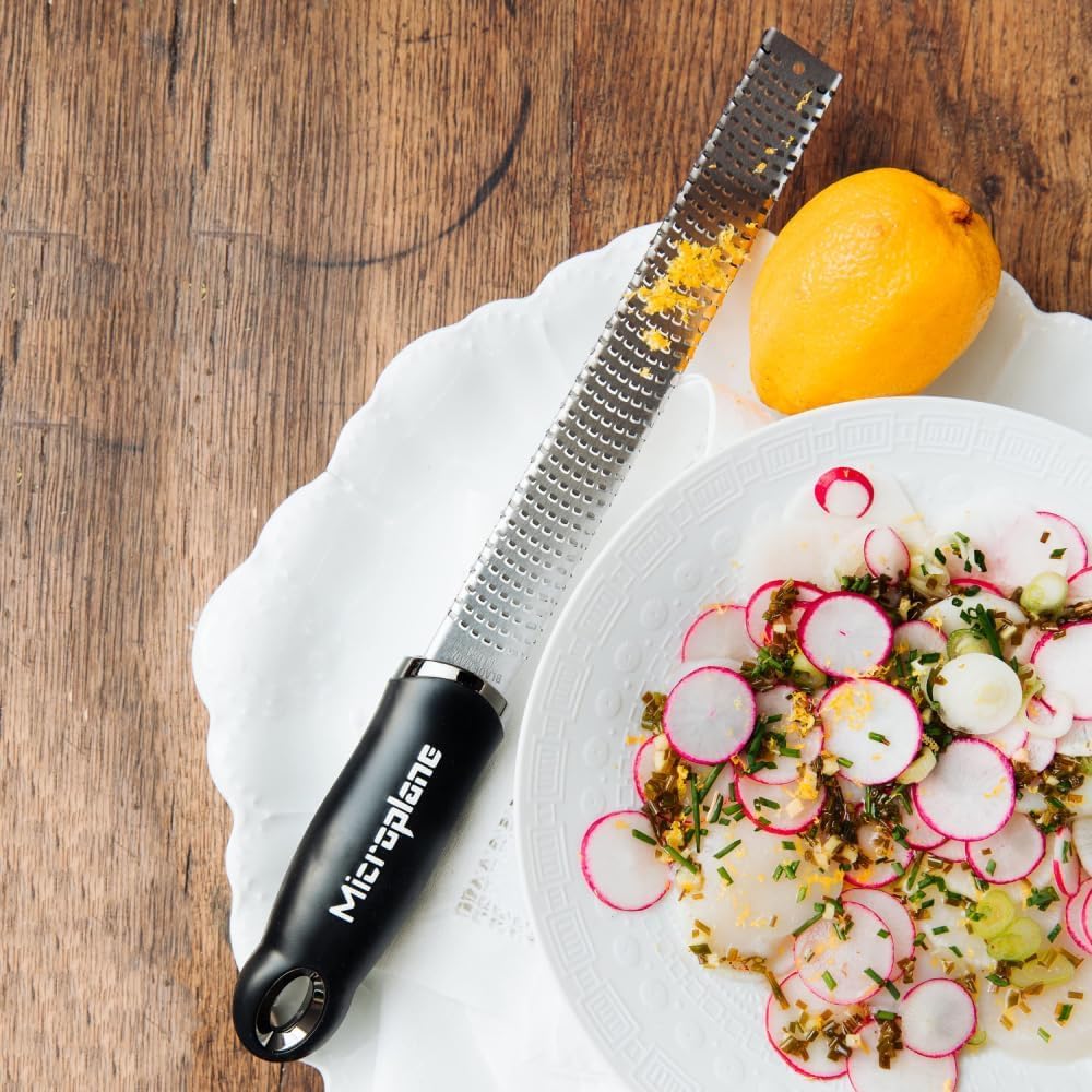Microplane Premium Classic Series Zester 18/8, Black - Lemon Zester & Cheese Grater & Vegetable Grater - Citrus, Parmesan Cheese, Garlic, Ginger, Nutmeg, Chocolate - Stainless Steel Grater