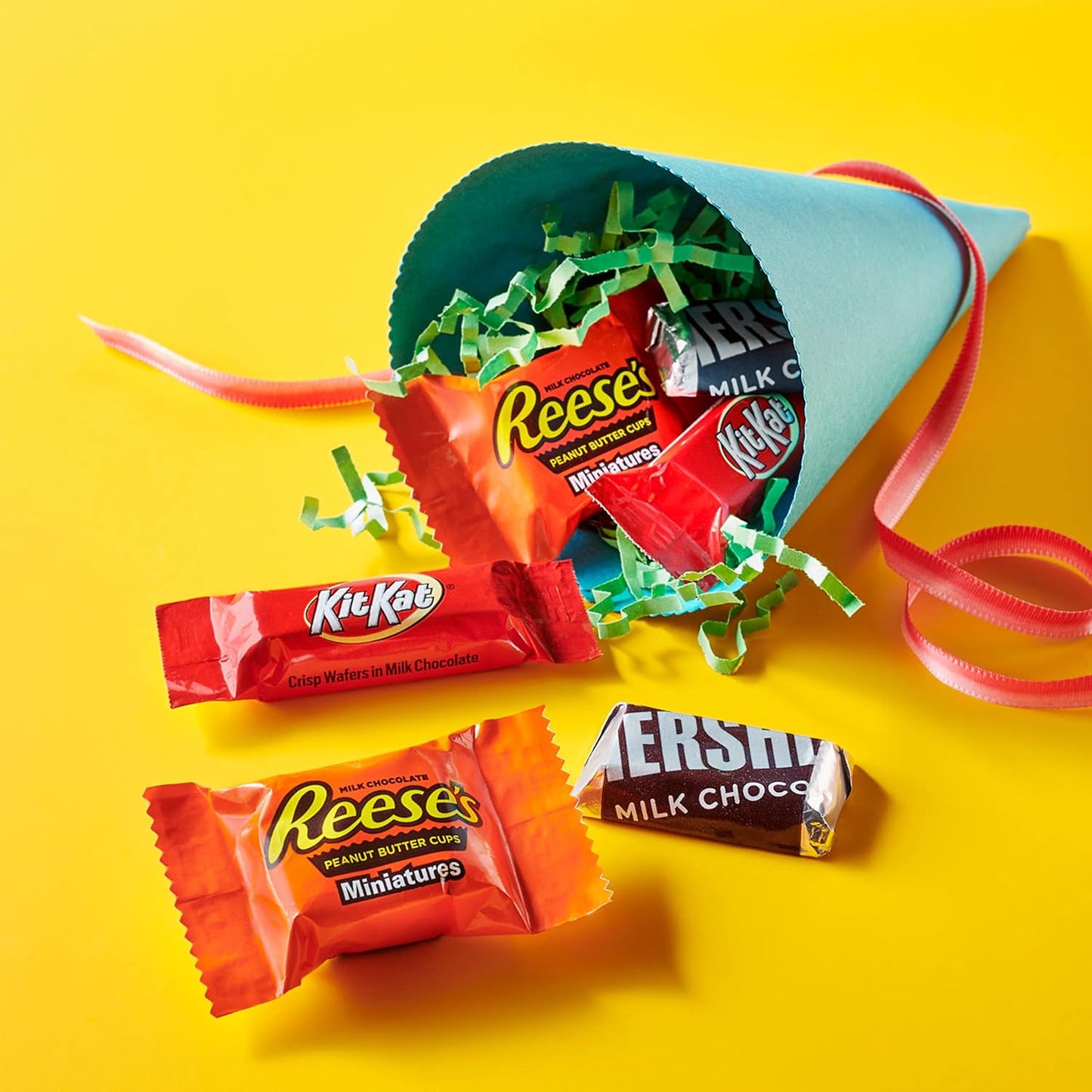 HERSHEY'S, KIT KAT and REESE'S Assorted Milk Chocolate Candy Bulk Bag, 80.32 oz (265 Pieces)